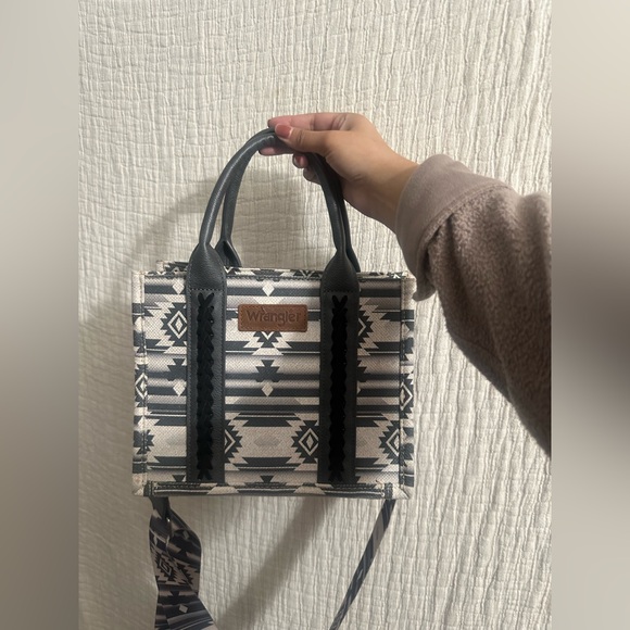 Wrangler Aztec Geometric Tote Bag - Picture 1 of 4
